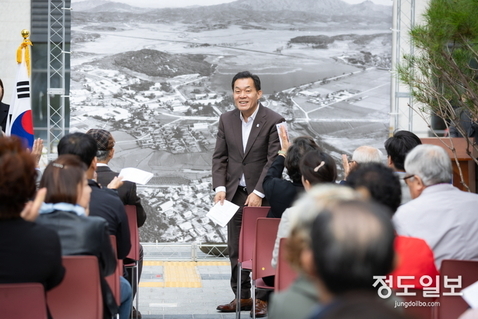 수원 화서역 먹자골목에 ‘꽃뫼경로당’ 문 열었다