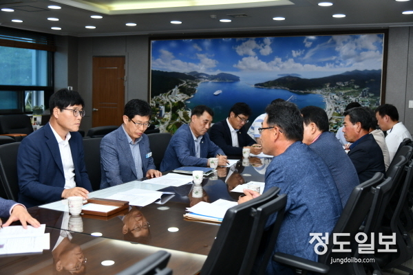 변광용 거제시장, 본격적인 굴 수확철 앞두고 어업인 애로사항 청취