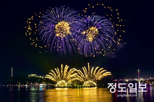 여수밤바다 불꽃축제, 태풍 북상에 ‘10월로 연기’