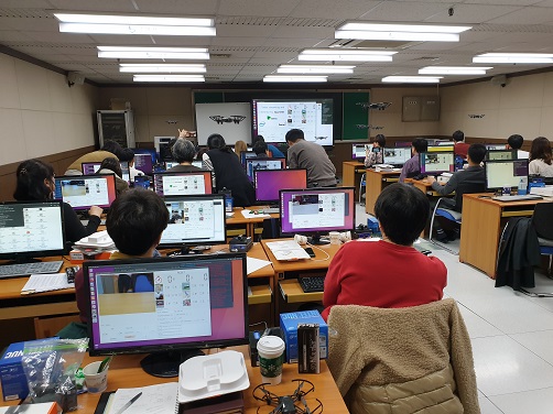 인공지능·로봇기술 배우고 드론 띄워보고