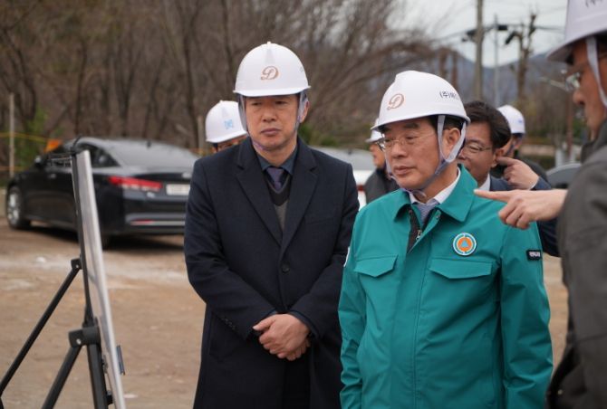 11일 하윤수 교육감 부산솔빛학교 이전 부지 시찰 모습