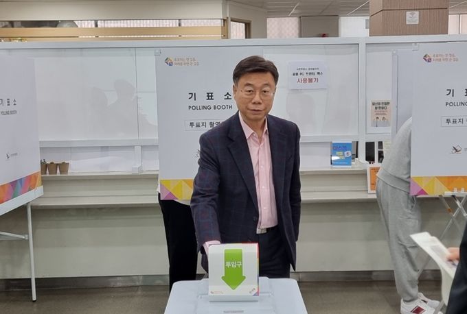 신상진 시장, 사전투표 참여 “소중한 한 표에서 희망은 피어나”