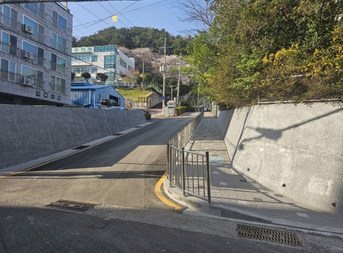 부산교육청, 빈틈없는 학생 등하굣길 안전망 구축 나서(망미중 개선 후)