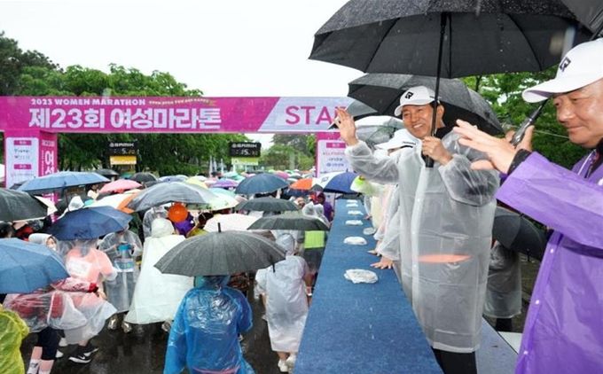 2023년 여성마라톤 대회 현장(출발행사 참여한 오세훈 서울시장)