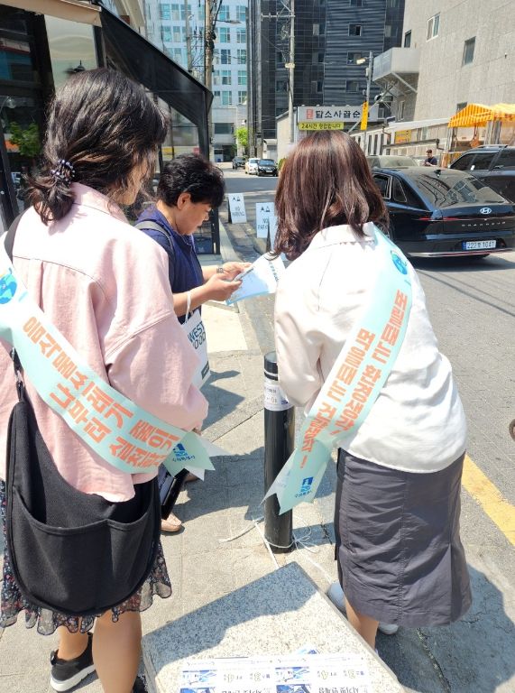 음식물쓰레기 줄이기 캠페인을 전개하고 있다.
