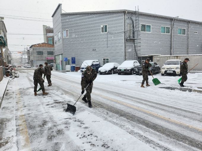 군부대 제설작업