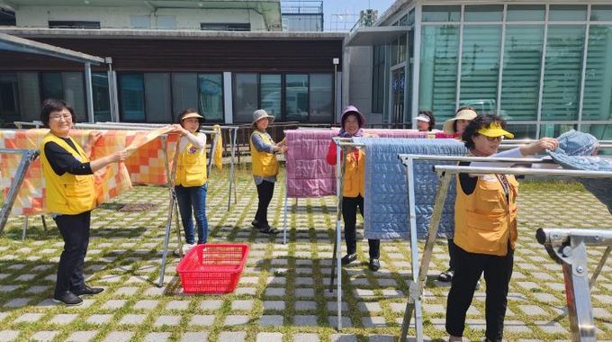 계화면 적십자봉사회 행복을 전하는 이동세탁차량 ‘뽀송이’ 서비스 지원