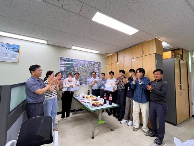 부안군청 새만금도시과, 새내기 공무원 환영꾸러미 전달