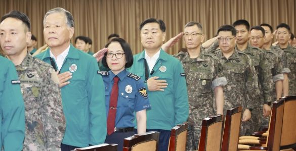 3일 전북특별자치도청 종합상황실에서 열린 ‘2024년 제2차 통합방위회의 및 화랑훈련 세미나’에 김관영 도지사가 회의를 주재하고 있다.