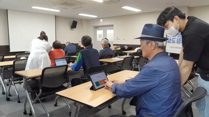 수원시 장안구보건소가 파장동행정복지센터에서 경도인지장애 및 치매 환자를 대상으로 인지강화프로그램을 운영하고 있다.