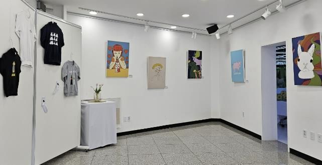장애인 작가들의 작품이 전시된 기억공간 잇-다.
