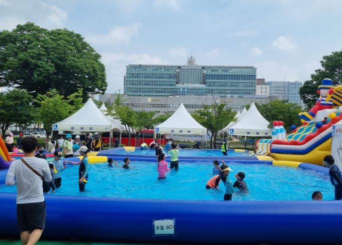 올림픽공원에 설치한 물놀이장.