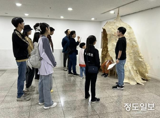 파주시 교하도서관, 한국예술인복지재단 파견작가 전시 개최