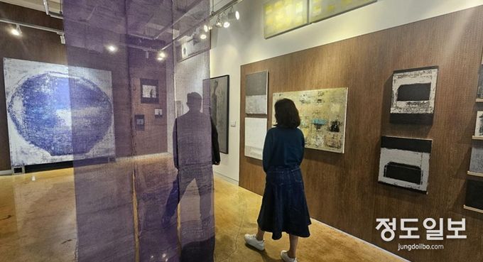 최선 작가,‘시공(時空)밖으로’개인전 성황