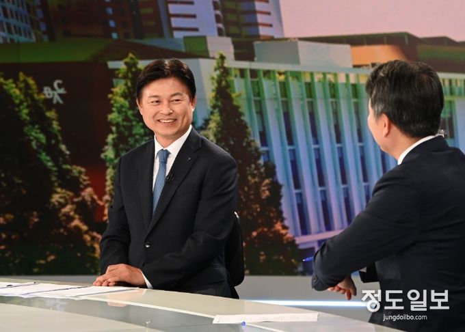 조용익 부천시장이 지난 24일 MBN 전국 네트워크뉴스 특별대담에 참여해 주거·교육·일자리·문화를 한 곳에서 누리는 미래 부천의 모습을 제시했다.