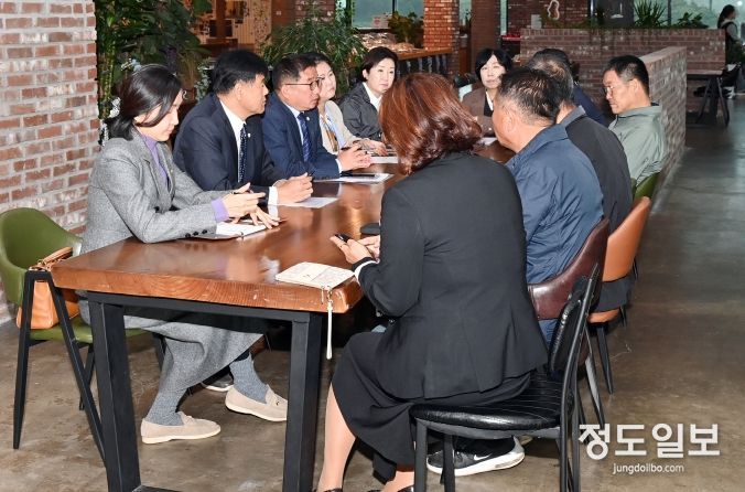 파주시의회, 대남 확성기 소음 피해 접경지 지역 주민들과 간담회 가져