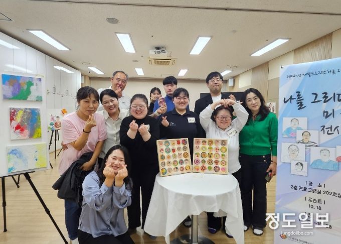 평택북부장애인복지관 재활프로그램 ‘나를 그리다’ 미술 전시회 개최 및 작가들의 도슨트 진행