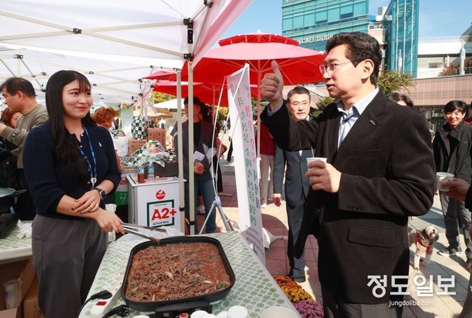 11월 2일 동백호수공원에서 열린 '제29회 농업인의 날' 기념행사에 참석한 이상일 용인특례시장