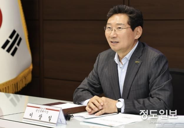 이상일 용인특례시장이 7일 우수 중소기업 인증서 수여식에서 인사말을 하고 있다