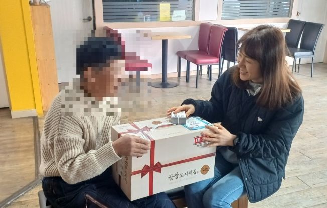 상록수·단원보건소 소속 방문간호사, 취약계층 위한 설 선물 전달