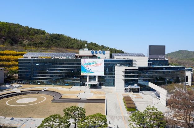 “산책 시 길에 떨어져 있는 '이것' 만지지 마세요!”ⵈ 양주시, '광견병 미끼 예방약' 살포