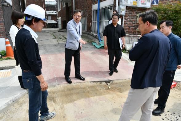 수원시 영통구, 산남로 보도 정비사업 중간점검 실시 보행환경 개선에 박차…