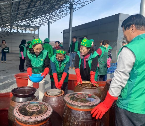 새마을지도자남양주시부녀회, ‘사랑의 밑반찬 나누기’ 된장 담그기 실시
