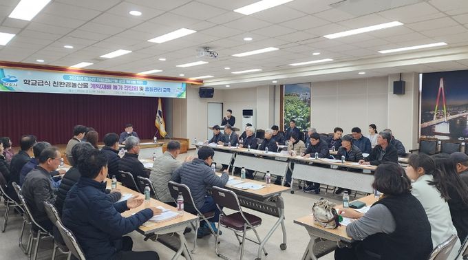 여수시는 지난 5일 농업기술센터 대회의실에서 학교급식 친환경농산물 계약재배 농가와 간담회를 개최했다.