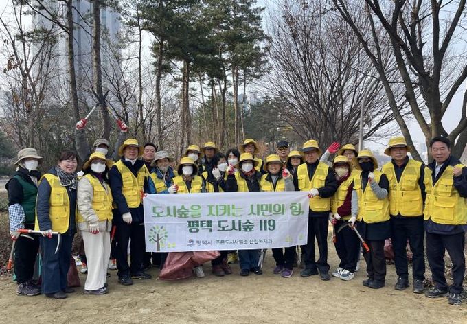 평택 도시숲 시민학교 졸업생 ‘도시숲119’, 통복천 바람길숲 봉사활동 실시