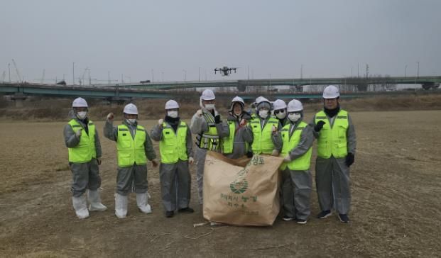 드론을 활용한 겨울철새 먹이주기