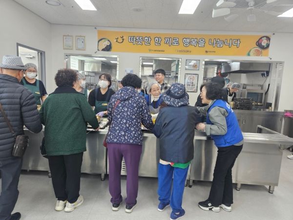 남양주시 해피누리노인복지관, 천운스님·민주평통 후원 ‘울면 나눔’