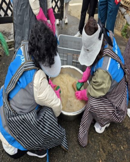 고양시 일산1동 주민자치회, ‘독마을 전통 장 담그기 행사’ 개최