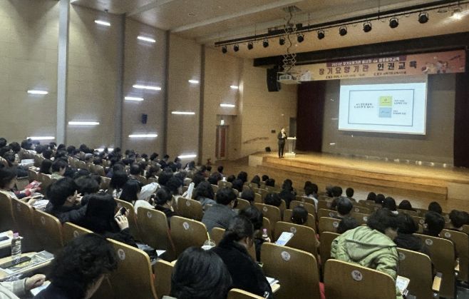 1일 상록구청 상록시민홀에서 '장기요양기관 종사자 대상 인권교육'이 진행중이다