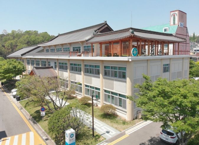 여수시 보건소는 4월 6일 여수중앙병원의 건물에 대한 강제집행이 실시됨에 따라 시민 혼란을 최소화하고 입원환자의 건강권 보호에 총력을 기울이고 있다.